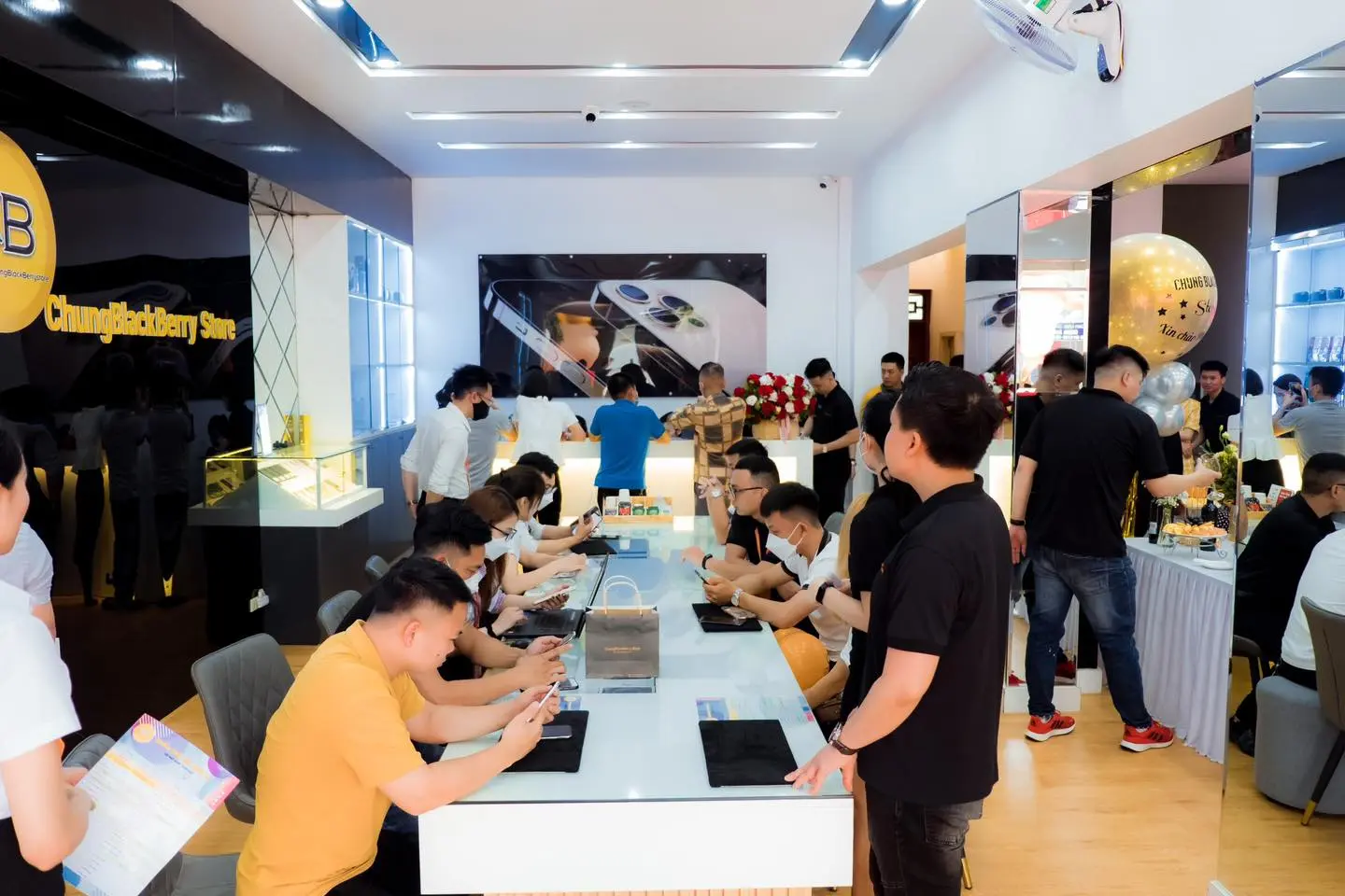 Chungblackberry Store - cưa hàng điện thoại xách tay Thái Nguyên uy tín