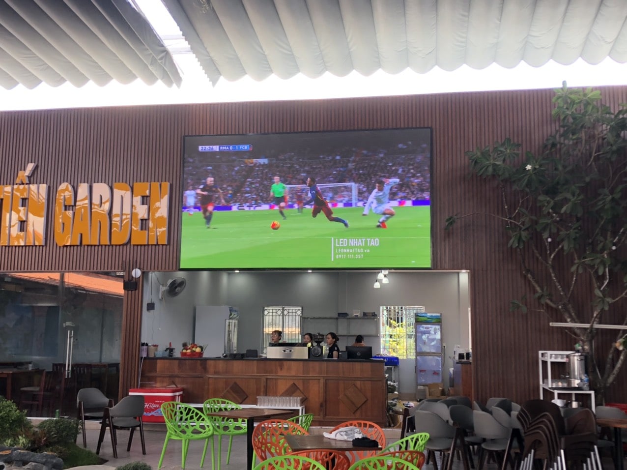 Tivi Xiaomi lắp cho quán cafe Thái Nguyên – Chọn mẫu nào để xem bóng đá? 4 Chọn tivi Xiaomi lắp cho quán cafe Thái Nguyên tại ChungBlackBerry để đảm bảo uy tín